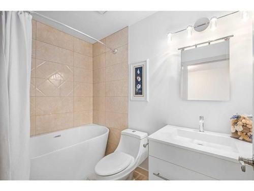 1077 Cranston Drive Se, Calgary, AB - Indoor Photo Showing Bathroom