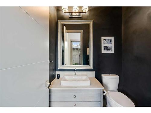 1823 William Street Se, Calgary, AB - Indoor Photo Showing Bathroom
