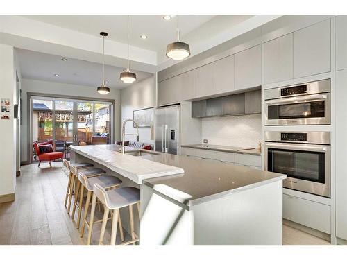 1823 William Street Se, Calgary, AB - Indoor Photo Showing Kitchen With Upgraded Kitchen