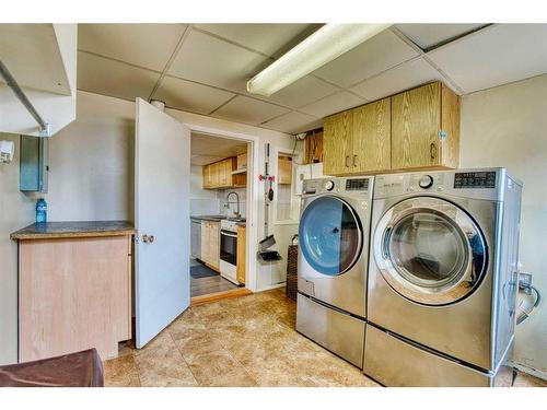 1043 Canfield Crescent Sw, Calgary, AB - Indoor Photo Showing Laundry Room