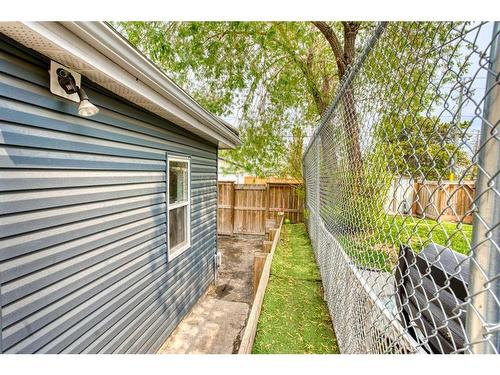 1043 Canfield Crescent Sw, Calgary, AB - Outdoor