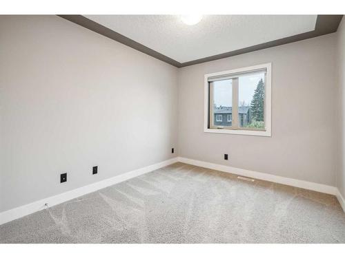 2427 52 Avenue Sw, Calgary, AB - Indoor Photo Showing Other Room