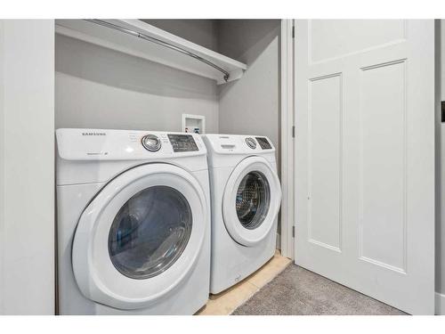 2427 52 Avenue Sw, Calgary, AB - Indoor Photo Showing Laundry Room