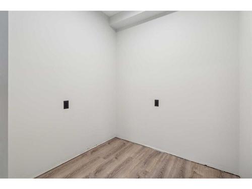 2427 52 Avenue Sw, Calgary, AB - Indoor Photo Showing Other Room