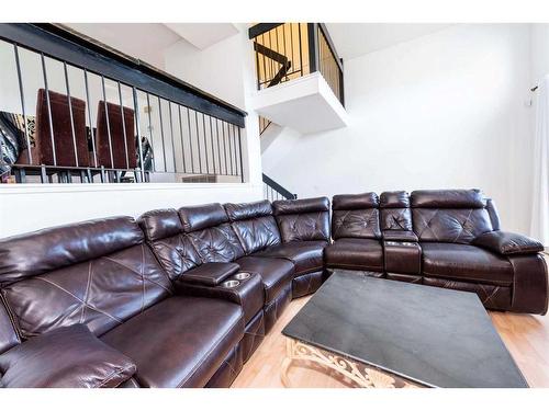136 Glamis Terrace Sw, Calgary, AB - Indoor Photo Showing Living Room
