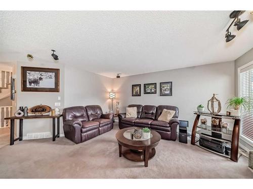 98 Coville Circle Ne, Calgary, AB - Indoor Photo Showing Living Room
