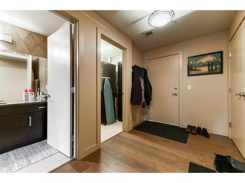 307-1730 5A Street Sw, Calgary, AB - Indoor Photo Showing Other Room