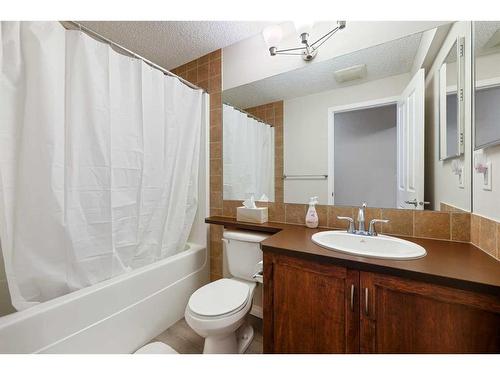 87 New Brighton Landing Se, Calgary, AB - Indoor Photo Showing Bathroom