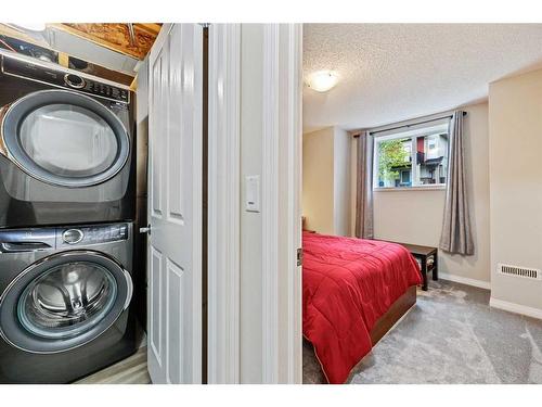 87 New Brighton Landing Se, Calgary, AB - Indoor Photo Showing Laundry Room
