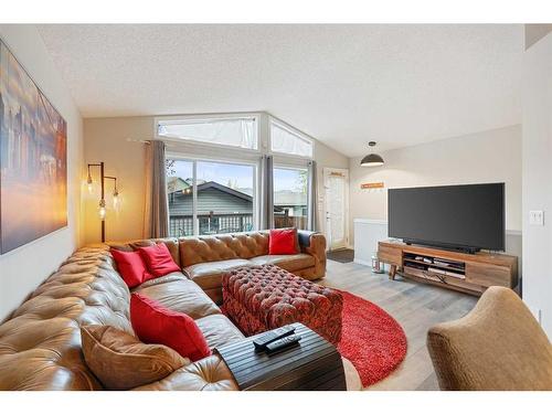 87 New Brighton Landing Se, Calgary, AB - Indoor Photo Showing Living Room