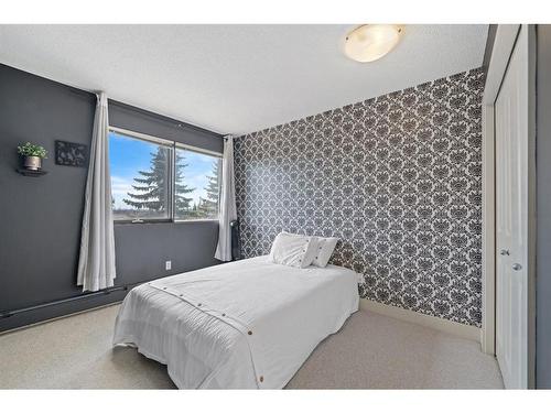 8-203 Village Terrace Sw, Calgary, AB - Indoor Photo Showing Bedroom