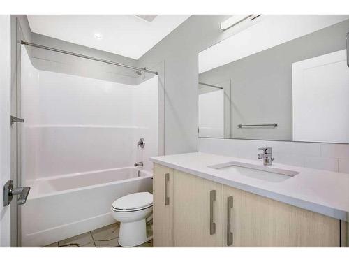 70 Mallard Heath Se, Calgary, AB - Indoor Photo Showing Bathroom