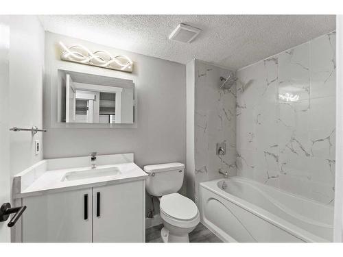 102-917 18 Avenue Sw, Calgary, AB - Indoor Photo Showing Bathroom