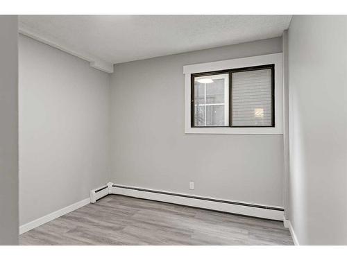 102-917 18 Avenue Sw, Calgary, AB - Indoor Photo Showing Other Room