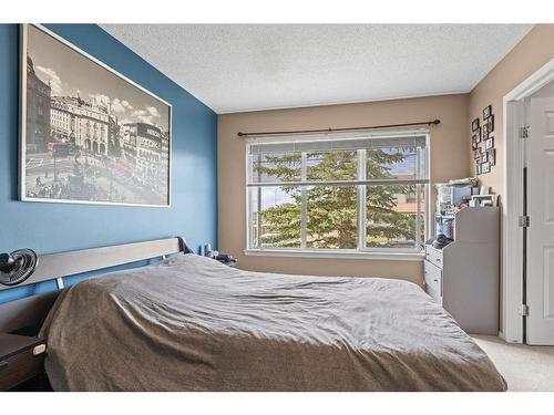 194 Copperfield Gardens Se, Calgary, AB - Indoor Photo Showing Bedroom