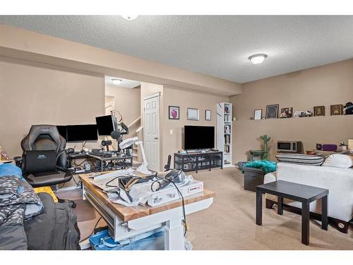 194 Copperfield Gardens Se, Calgary, AB - Indoor