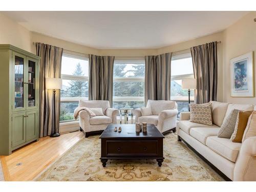 1924 30 Avenue Sw, Calgary, AB - Indoor Photo Showing Living Room