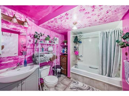 109 Hidden Valley Place, Calgary, AB - Indoor Photo Showing Bathroom