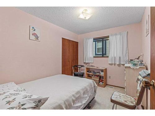 120 Beaver Street, Banff, AB - Indoor Photo Showing Bedroom