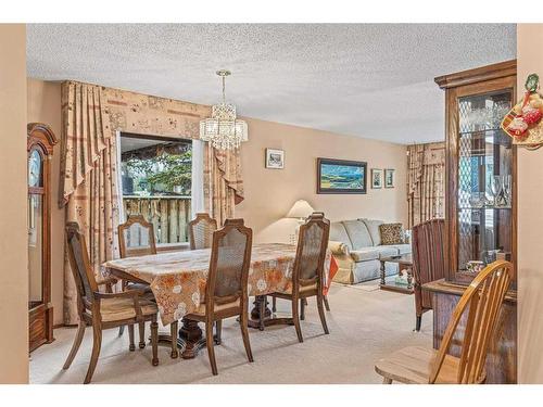 120 Beaver Street, Banff, AB - Indoor Photo Showing Dining Room