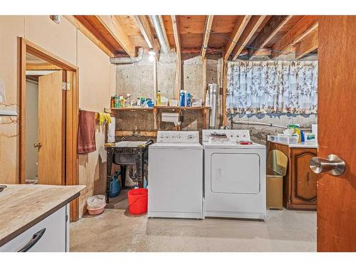 120 Beaver Street, Banff, AB - Indoor Photo Showing Laundry Room