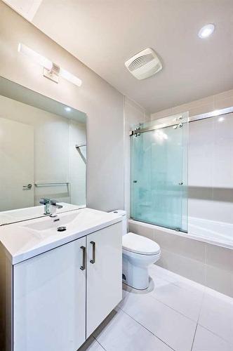 2408-1010 6 Street Sw, Calgary, AB - Indoor Photo Showing Bathroom