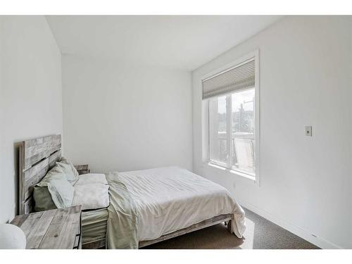 309-540 34 Street Nw, Calgary, AB - Indoor Photo Showing Bedroom