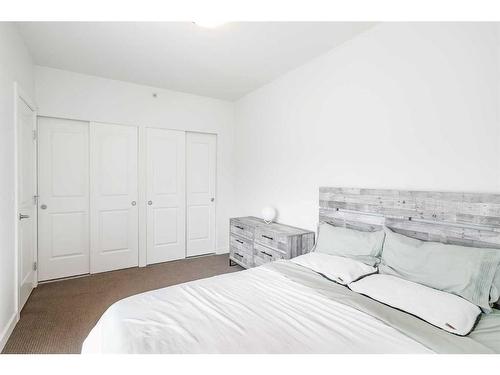 309-540 34 Street Nw, Calgary, AB - Indoor Photo Showing Bedroom