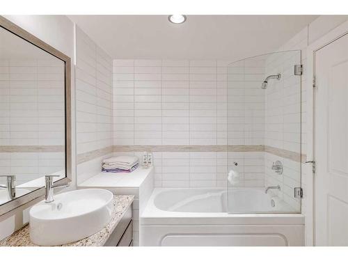 309-540 34 Street Nw, Calgary, AB - Indoor Photo Showing Bathroom
