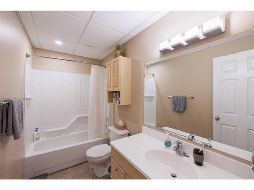 8 Canoe Road Sw, Airdrie, AB - Indoor Photo Showing Bathroom