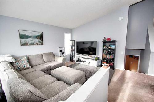 8 Hawkmount Close Nw, Calgary, AB - Indoor Photo Showing Living Room