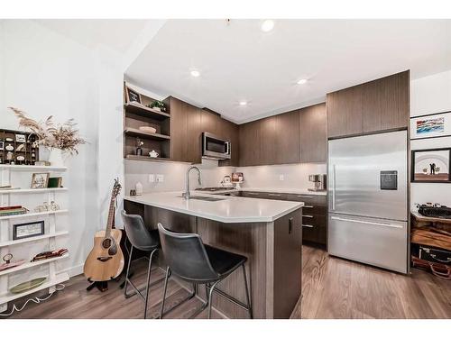 402-88 9 Street Ne, Calgary, AB - Indoor Photo Showing Kitchen With Upgraded Kitchen