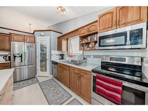 15 Coral Sands Place Ne, Calgary, AB - Indoor Photo Showing Kitchen