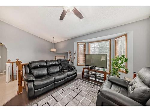 15 Coral Sands Place Ne, Calgary, AB - Indoor Photo Showing Living Room