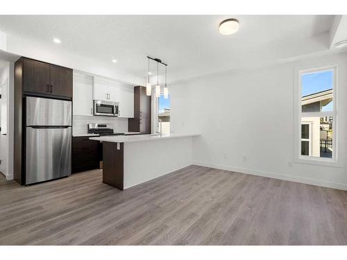 #134-2117 81 Street Sw, Calgary, AB - Indoor Photo Showing Kitchen