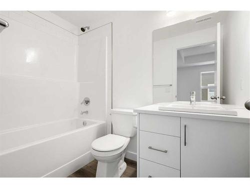 #134-2117 81 Street Sw, Calgary, AB - Indoor Photo Showing Bathroom