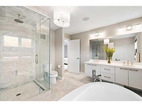 817 22 Avenue Nw, Calgary, AB - Indoor Photo Showing Bathroom