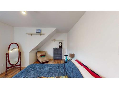 1625 23 Avenue Sw, Calgary, AB - Indoor Photo Showing Bedroom