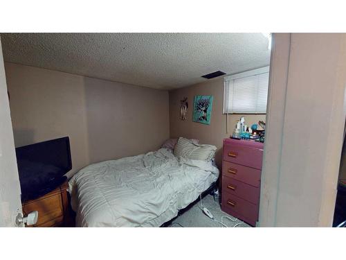 1625 23 Avenue Sw, Calgary, AB - Indoor Photo Showing Bedroom