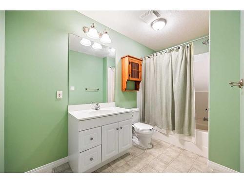 57 Strathlea Court Sw, Calgary, AB - Indoor Photo Showing Bathroom