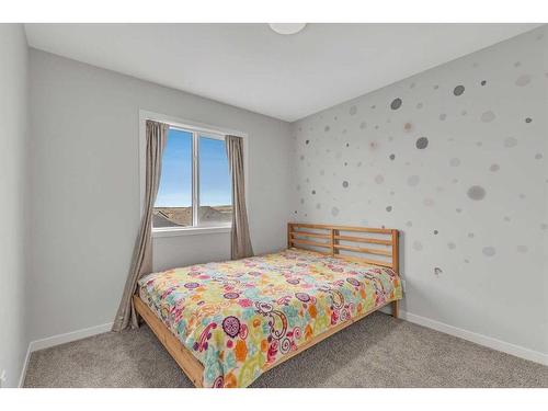 427 Lucas Boulevard Nw, Calgary, AB - Indoor Photo Showing Bedroom