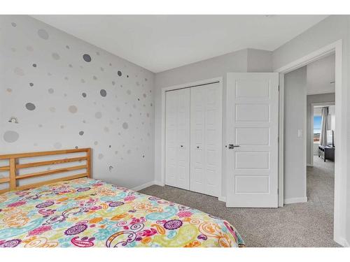 427 Lucas Boulevard Nw, Calgary, AB - Indoor Photo Showing Bedroom