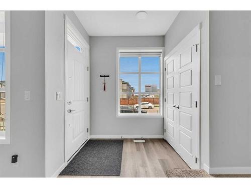 427 Lucas Boulevard Nw, Calgary, AB - Indoor Photo Showing Other Room