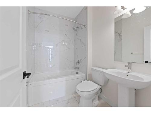 17 Homestead Crescent Ne, Calgary, AB - Indoor Photo Showing Bathroom