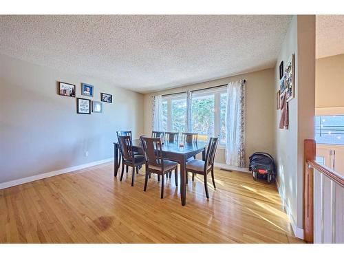 4820 49 Avenue Nw, Calgary, AB - Indoor Photo Showing Dining Room