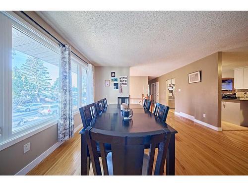 4820 49 Avenue Nw, Calgary, AB - Indoor Photo Showing Dining Room