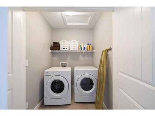 1080 Kings Heights Road Se, Airdrie, AB - Indoor Photo Showing Laundry Room