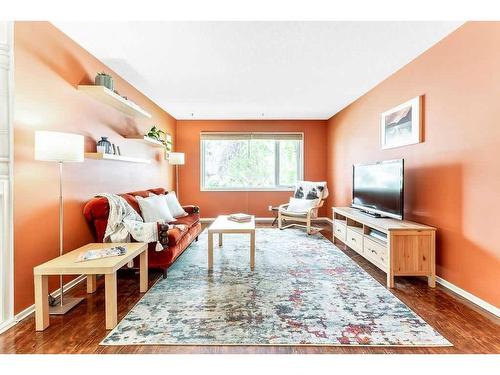 227 Martell Road Ne, Calgary, AB - Indoor Photo Showing Living Room