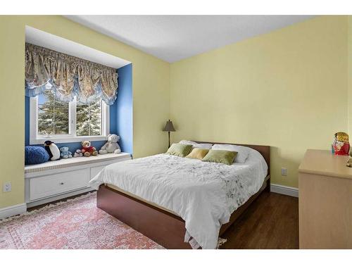 216 Evergreen Heath Sw, Calgary, AB - Indoor Photo Showing Bedroom