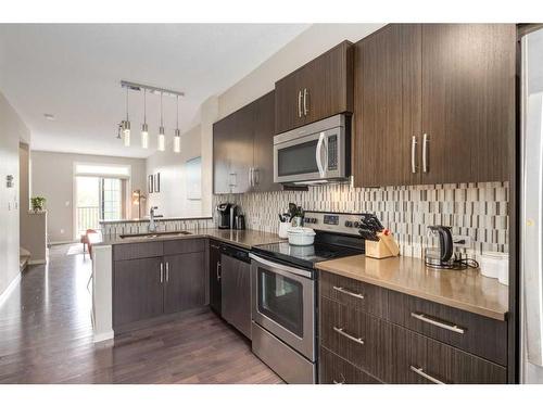 147 Ascot Point Sw, Calgary, AB - Indoor Photo Showing Kitchen With Upgraded Kitchen